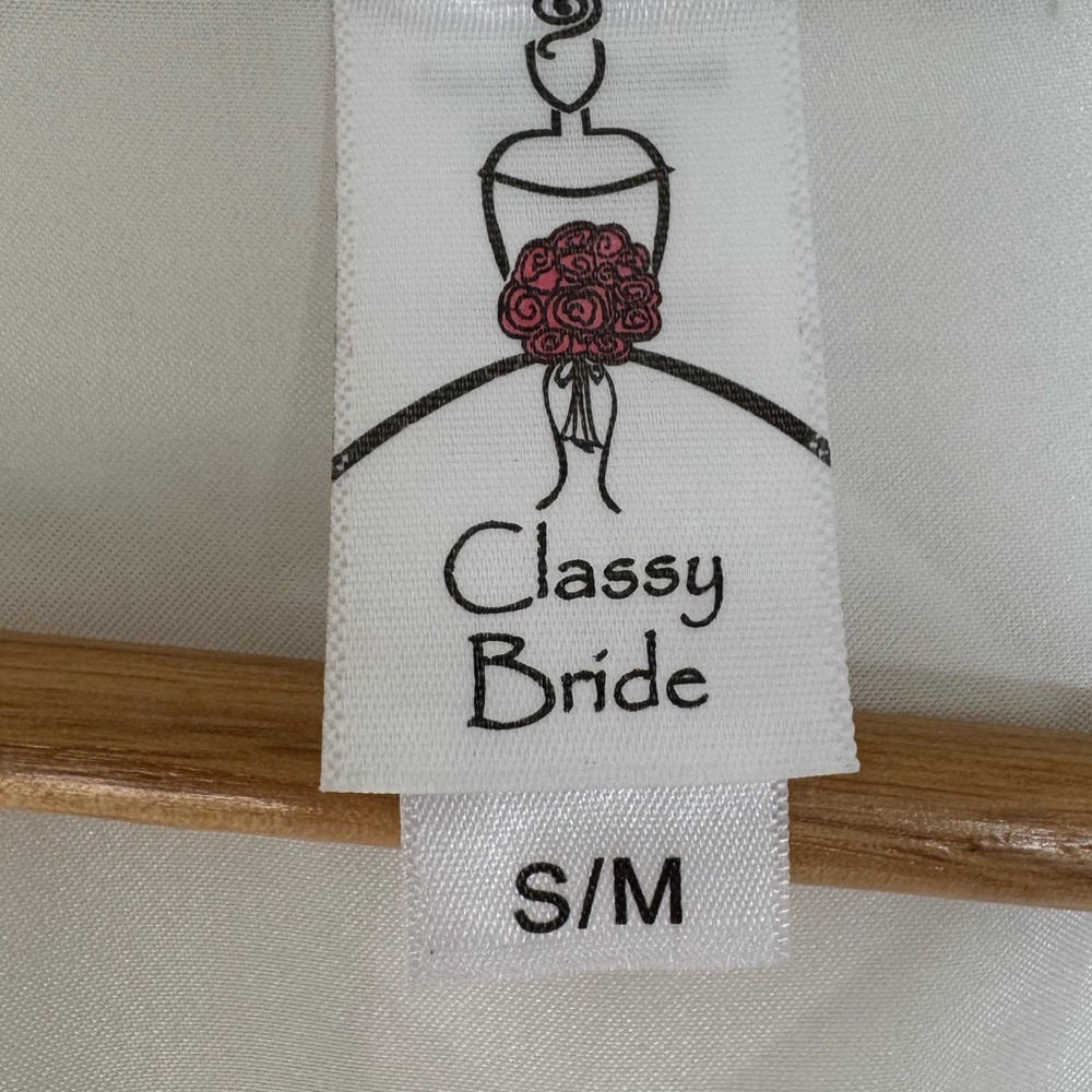 NEW Satin Rhinestone Bride Robe White NWOT Bridal Robe Classy Bride Silk… - Picture 9 of 10